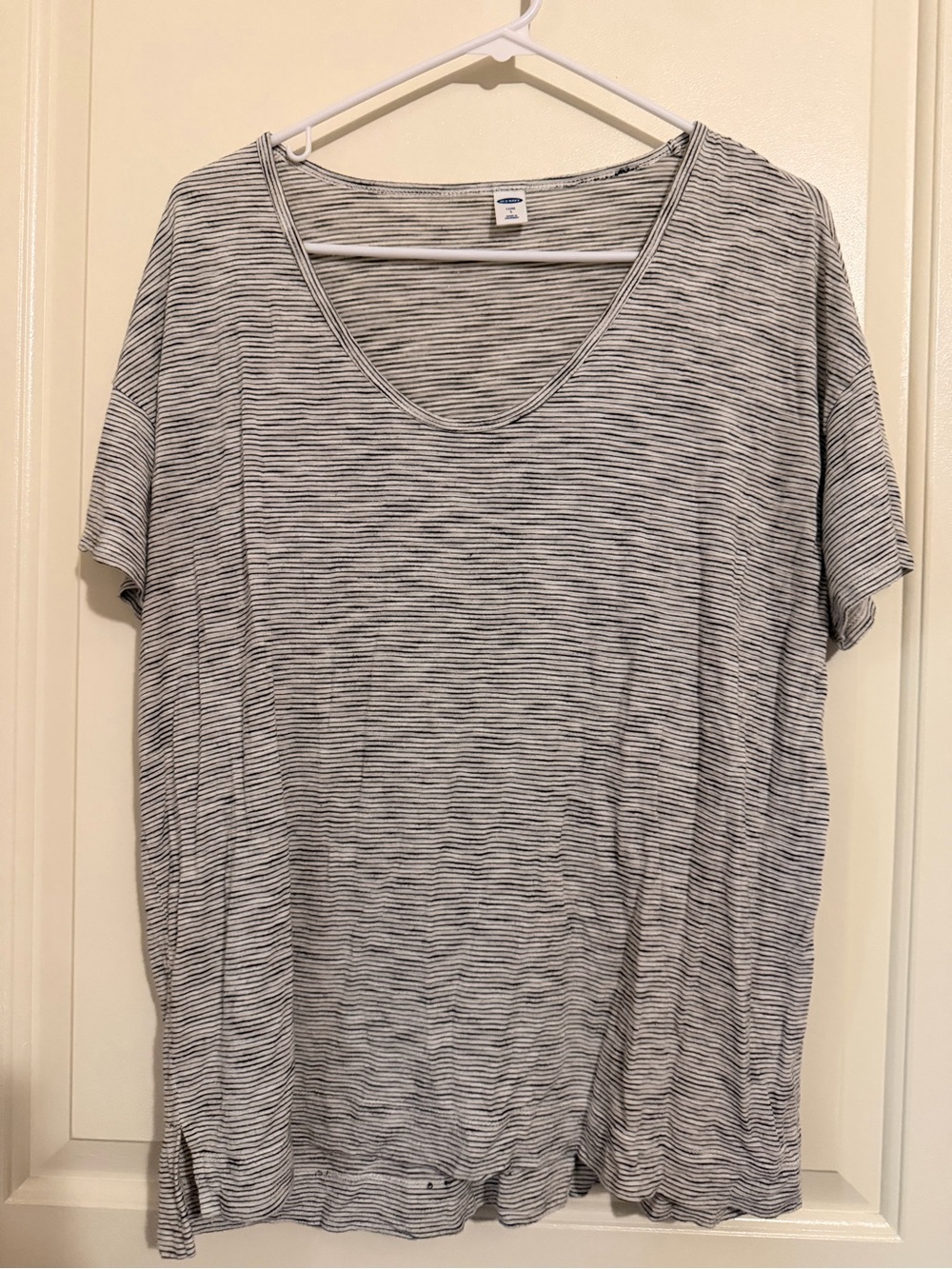 Old Navy Light Gray and White Striped Scoop Neck Tee